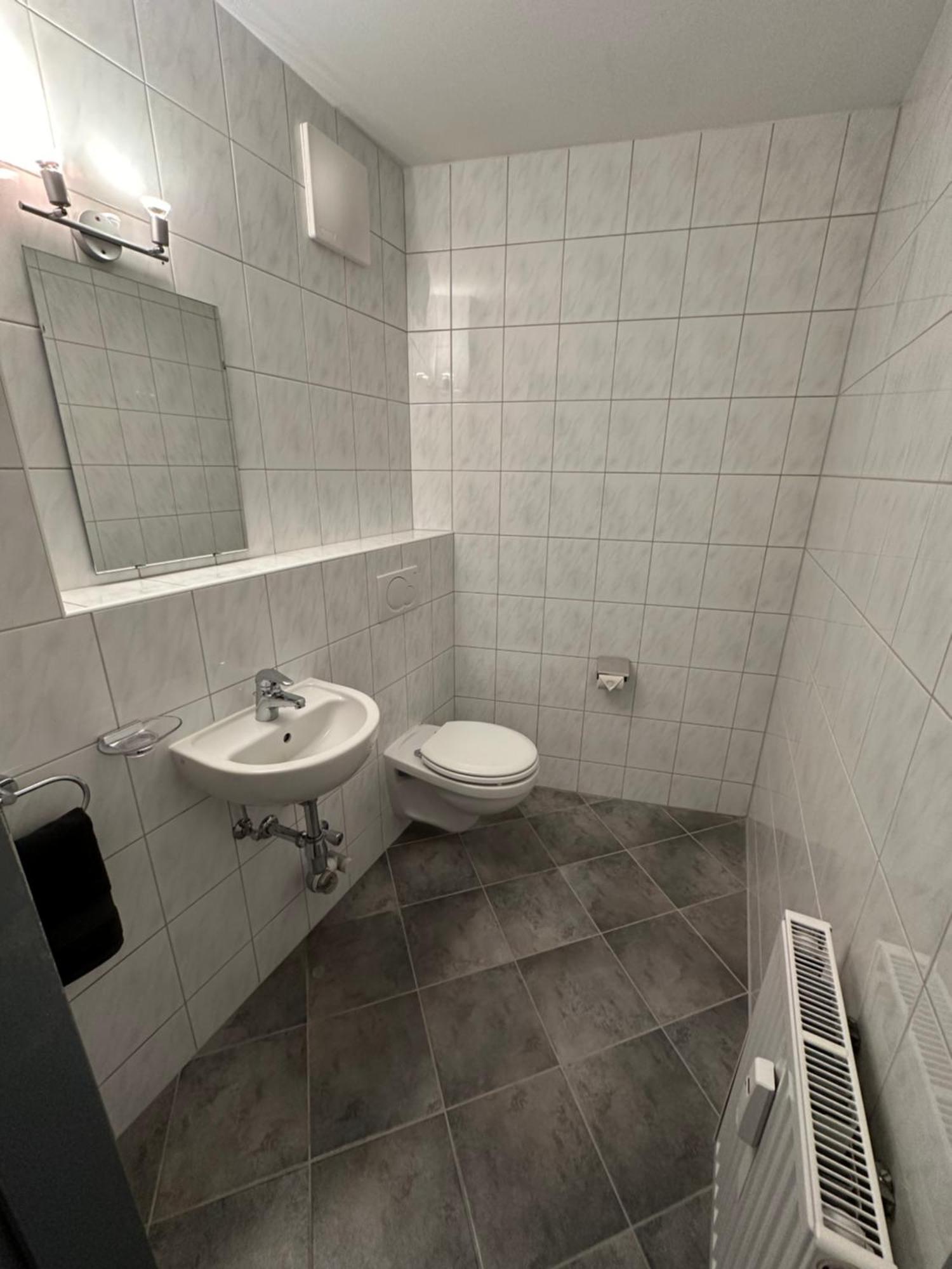Geraeumiges Sonniges Apartment Mit Bergblick Imst Bagian luar foto